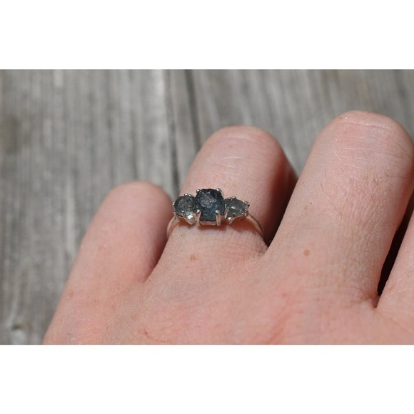 Raw Sapphire Ring, unique Engagement Ring, Uncut gemstone Ring, Montana - Picture 1 of 6